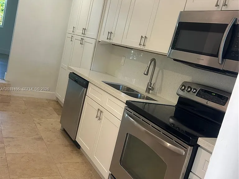 8200 Byron Ave #3 — Photo 2