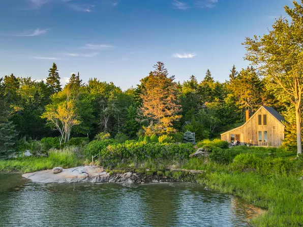 53 Island Avenue, Saint George, ME 04859