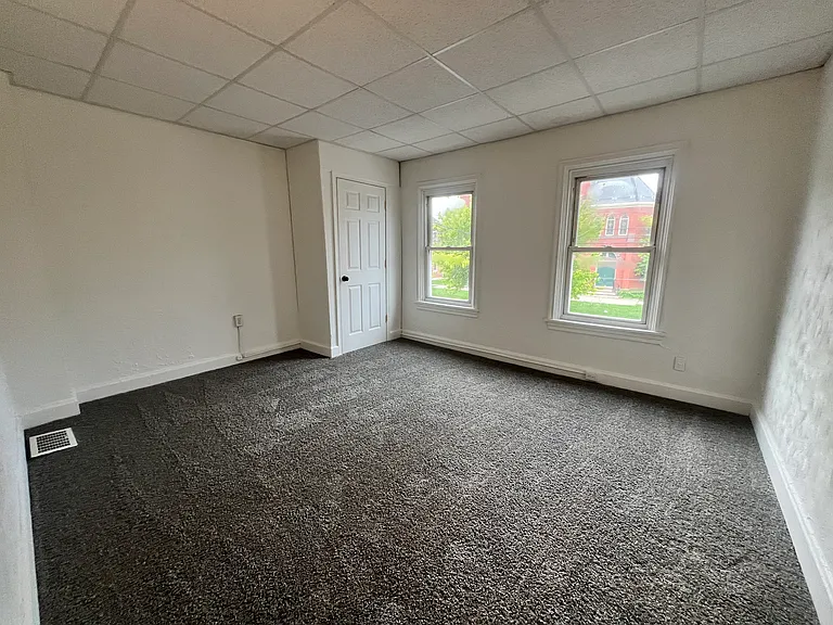 139 E Pomfret St — Photo 13