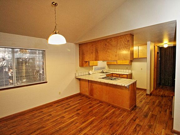 4th image of 1743 Shoshone Dr