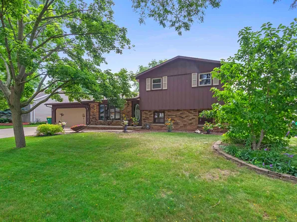 2620 Mary Jo Ct, Green Bay, WI 54311