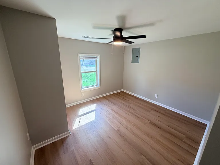 241 Kahl Ct — Photo 10