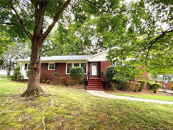 3rd image of 627 Greenbriar Ave