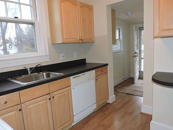 4th image of 277 N Lincoln Ave