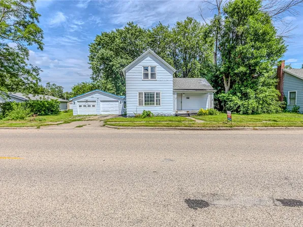 424 N Main St, Moweaqua, IL 62550