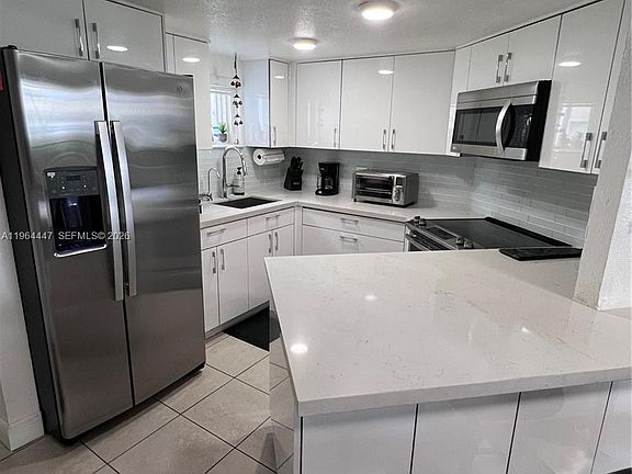 2nd image of 8225 Lake Dr APT 101