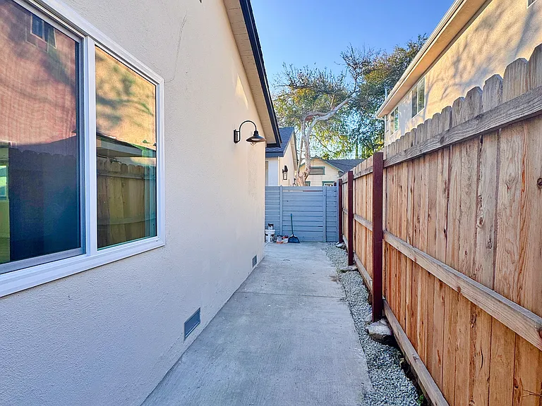 231 Vista Ave #1/2 — Photo 23
