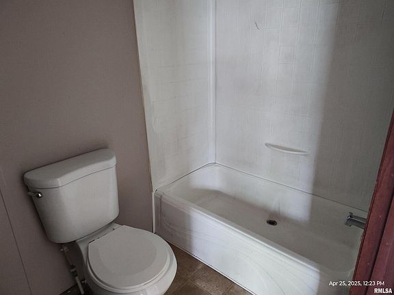 5th image of 450 W Harrison St
