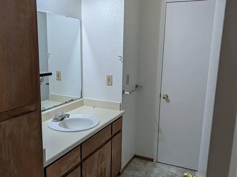2343 Ferry St — Photo 5