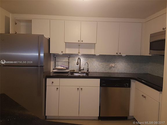 5th image of 801 Brickell Bay Dr APT 765