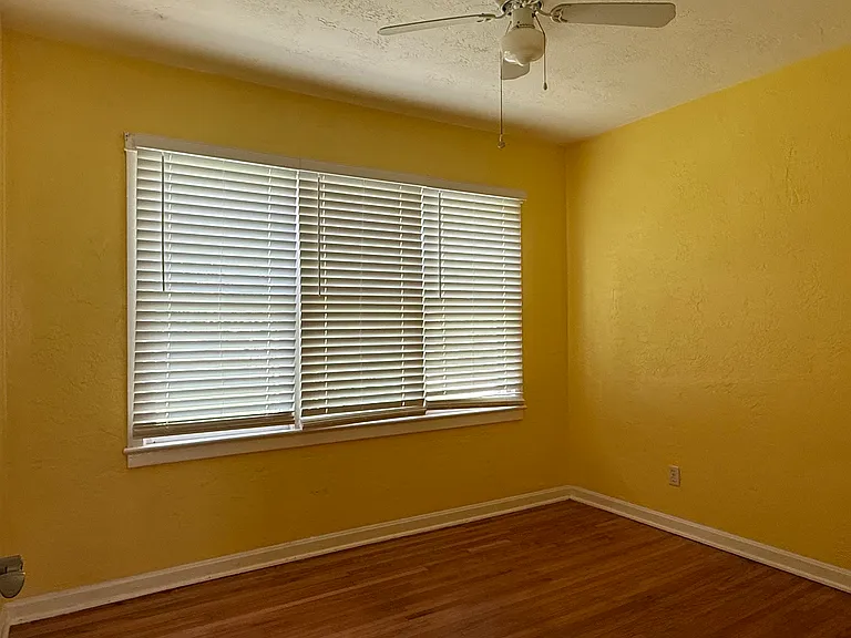1529 Iowa Pl — Photo 14