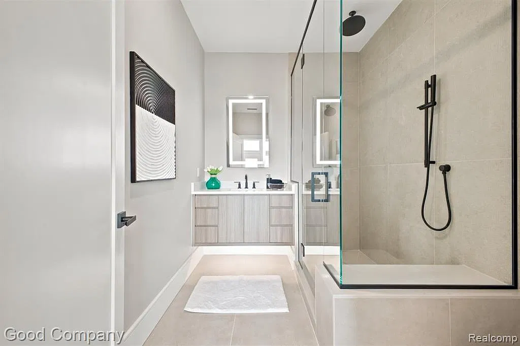 2 bed, 2.5 bath, 1319 sqft, $4,500 — Photo 3