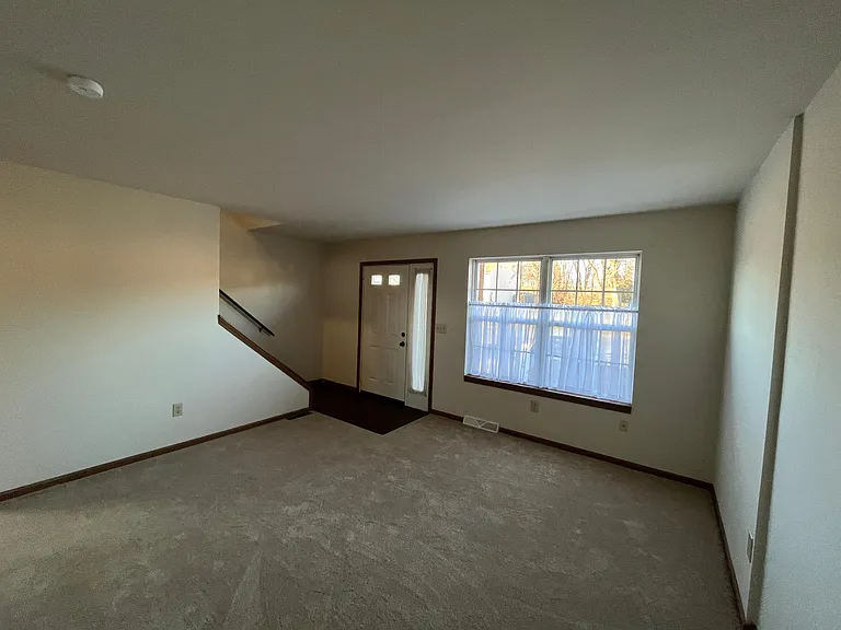 1004 Rebecca St — Photo 4
