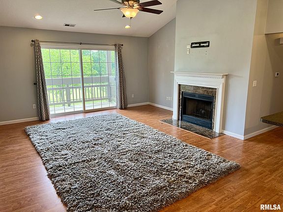 3rd image of 4569 N Thornhill Dr #201B