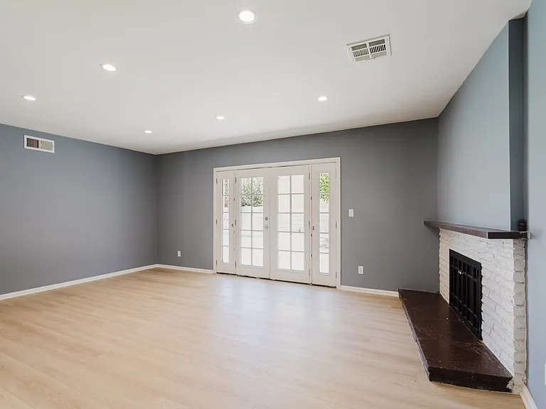 9540 Debra Ave — Photo 9
