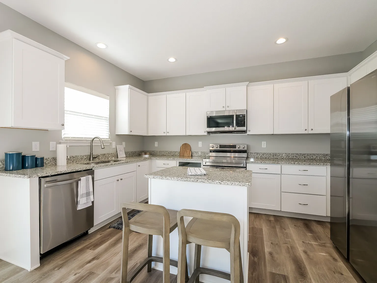 4 bed, 2.5 bath, 2007 sqft, $2,425 — Photo 4