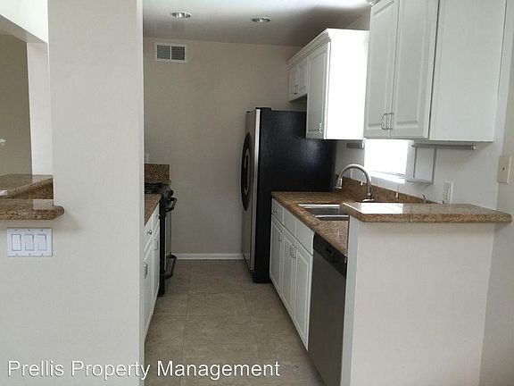 5th image of 21529 Saticoy St APT 204