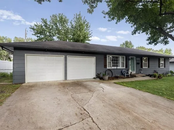 1101 S Highland Dr, Harrisonville, MO 64701