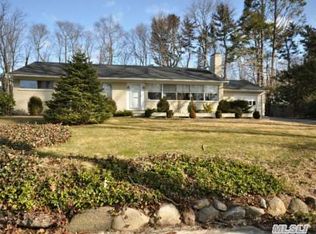 10 Berry Ln, Glen Cove, NY 11542