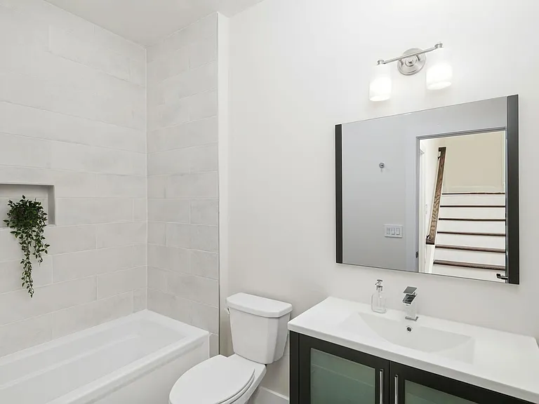 968 N 8th St #8 — Photo 6