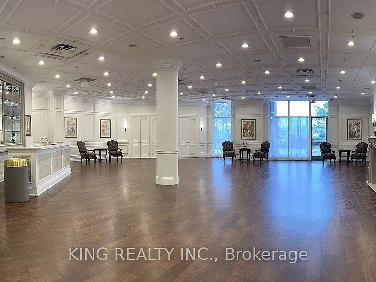 25 Kingsbridge Garden Cir #627 — Photo 6