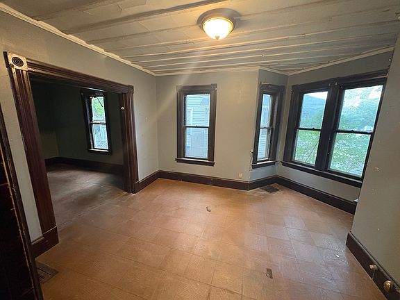 4th image of 20 Hawthorne St