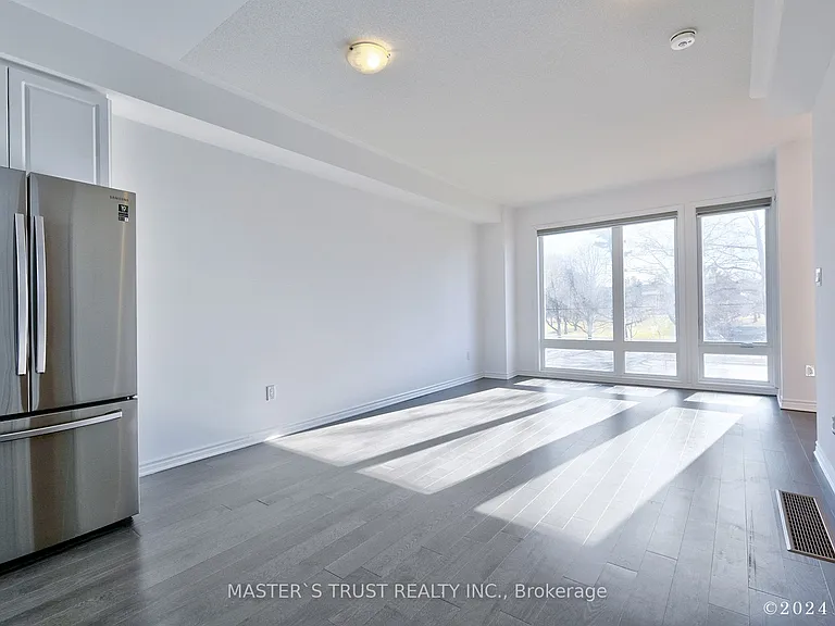 2501 Littlefield Cres — Photo 10