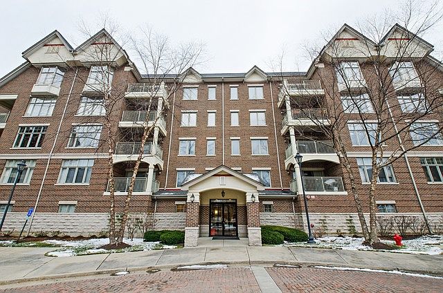 1st image of 425 Village Grn Unit 301