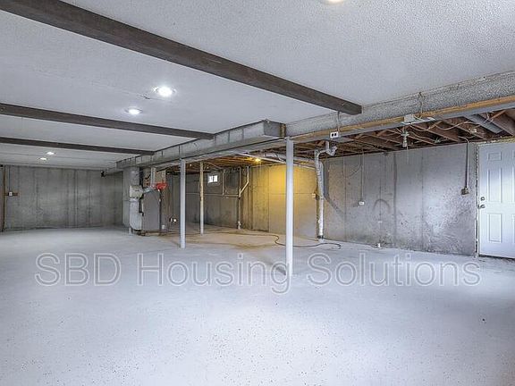 3rd image of 303 SE 19th St