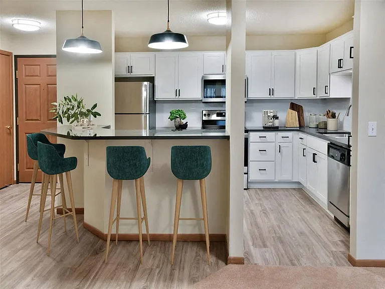 Creekside Apartments — Photo 16