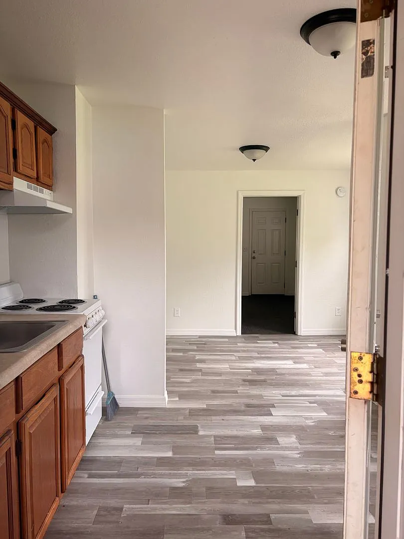 1 Bedroom in Fourplex for Rent! — Photo 3