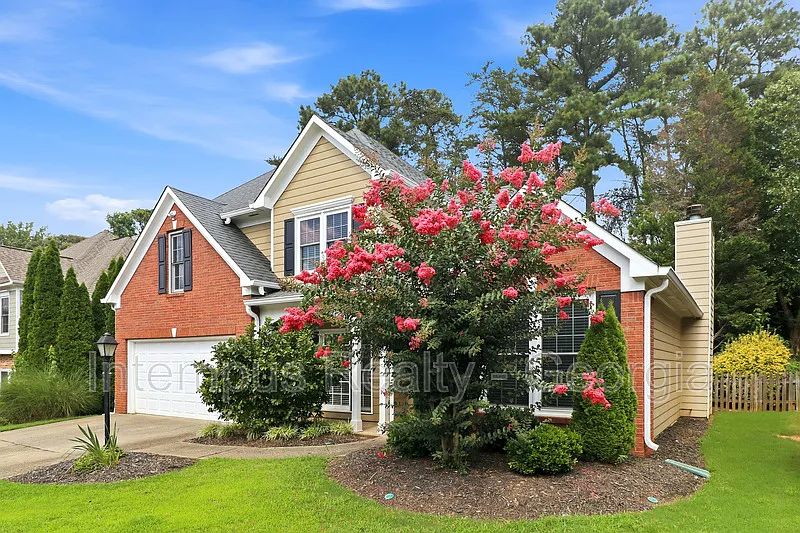 4 bed, 2.5 bath, 2316 sqft, $2,999 — Photo 2