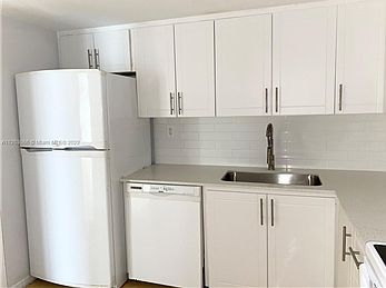 3rd image of 2600 Collins Ave APT 406