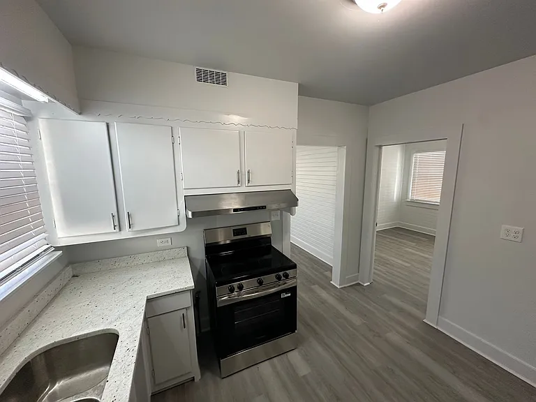 160 Church St — Photo 17