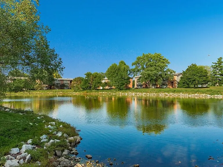 Lakeside Villas — Photo 7
