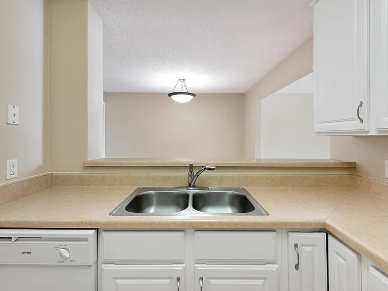 Cutters Grove Apartment Homes — Photo 2