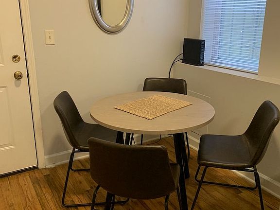 4th image of 2315 N Greenview Ave APT 1R