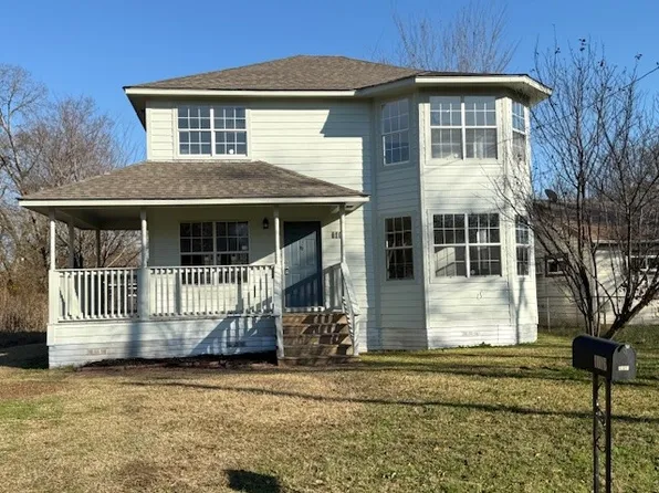 1016 Poplar St, Bonham, TX 75418