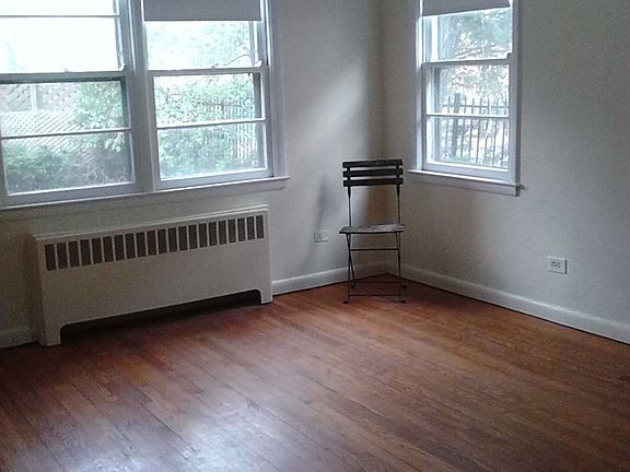 2nd image of 219 Lakeview Pl #1