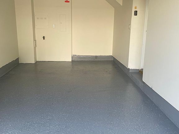3rd image of 6827 Hampton Bay Ln