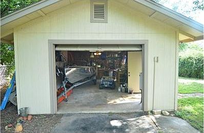 Large detached garage or workshop
