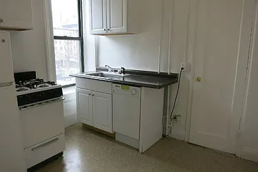 Rented by Manhattan Best Realty, Inc.