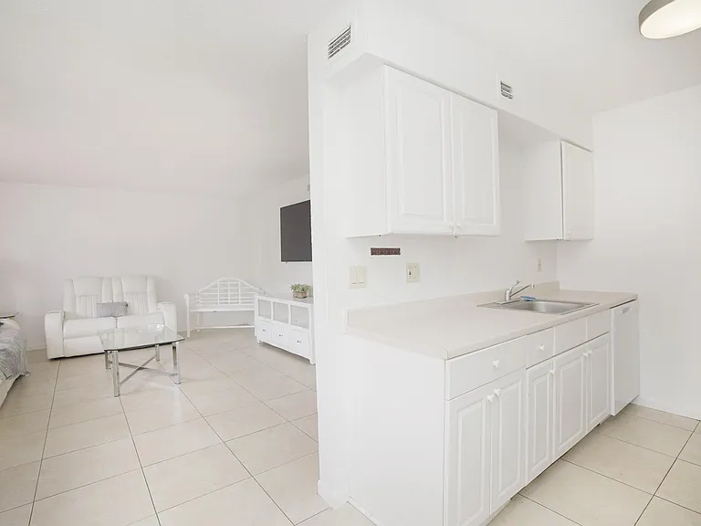 4635 Bayshore Dr #P7 — Photo 8