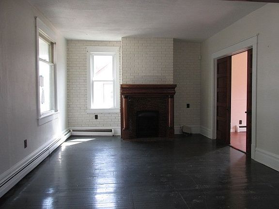 4th image of 202 Boulevard St