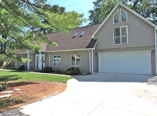 911 Revere Rd, Glenview, IL 60025