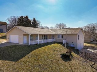 210 Hill St, East Dubuque, IL 61025