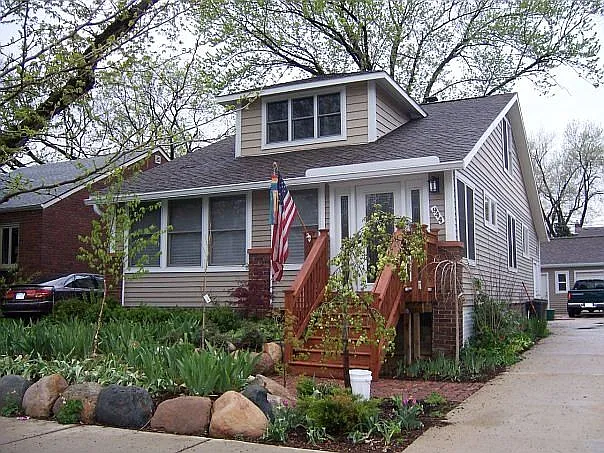 944 W Marshall St photo 1