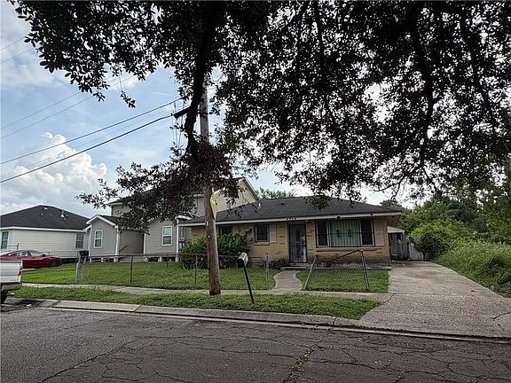 2nd image of 4927 Pecan St