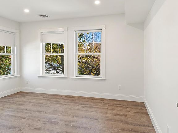 4th image of 33 Devoe St #A