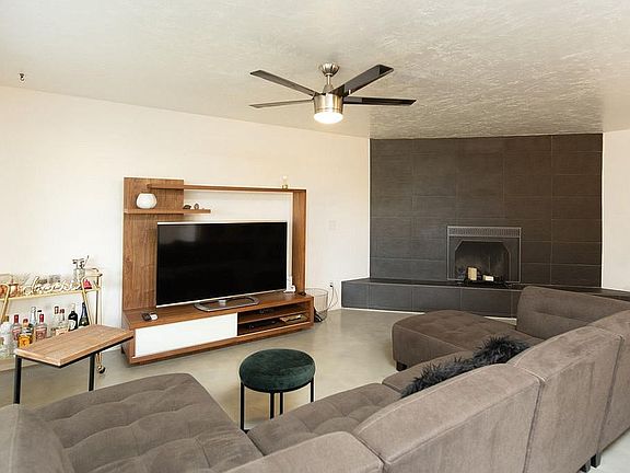 5th image of 3031 W Saint Tropaz Ave